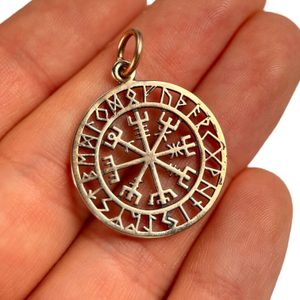 VEGVÍSIR, pendentif en bronze, petit