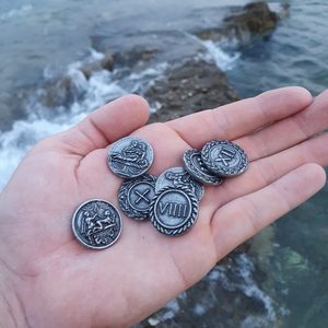 SPINTRIAE, Roman tokens and a wooden box - 7 days of fun
