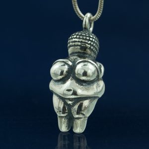 VÉNUS DE WILLENDORF, PENDENTIF, ARGENT 925 - PENDENTIFS{% if kategorie.adresa_nazvy[0] != zbozi.kategorie.nazev %} - BIJOUX EN ARGENT{% endif %}