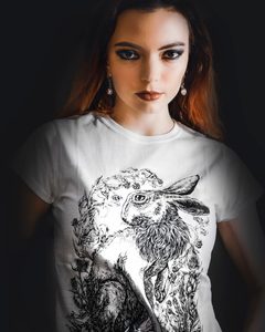 HARE, WOMEN'S T-SHIRT WHITE, DRUID COLLECTION - WOMEN'S T-SHIRTS{% if kategorie.adresa_nazvy[0] != zbozi.kategorie.nazev %} - NAAV{% endif %}