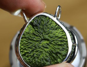 UROBOROS, SILVER PENDANT, MOLDAVITE AG 925 - MOLDAVITES, CZECH{% if kategorie.adresa_nazvy[0] != zbozi.kategorie.nazev %} - SILVER JEWELLERY{% endif %}