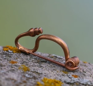 ANCIENT FIBULA, BROOCH  III. - COSTUME BROOCHES, FIBULAE{% if kategorie.adresa_nazvy[0] != zbozi.kategorie.nazev %} - JEWELLERY - BRONZE, ZINC{% endif %}