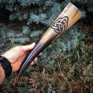 CARVED DRINKING HORN, CELTIC KNOT - DRINKING HORNS{% if kategorie.adresa_nazvy[0] != zbozi.kategorie.nazev %} - HORN PRODUCTS{% endif %}