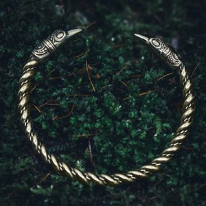 CORBEAU, CORNEILLE, VIKING, BRACELET, LAITON - OBJETS EN BRONZE{% if kategorie.adresa_nazvy[0] != zbozi.kategorie.nazev %} - BIJOUTERIE{% endif %}