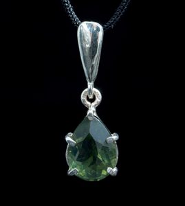 SINOPE, PENDANT, CUT MOLDAVITE JEWELRY, SILVER - MOLDAVITES, CZECH{% if kategorie.adresa_nazvy[0] != zbozi.kategorie.nazev %} - SILVER JEWELLERY{% endif %}