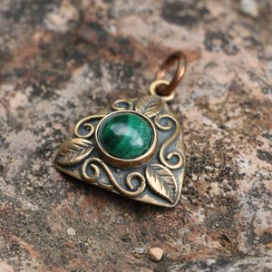 BOUDI~, pendentif en bronze