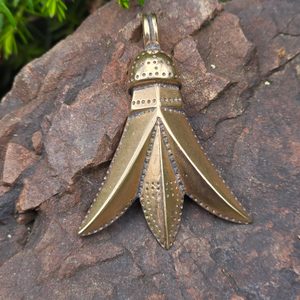Cigale, pendentif romain-germanique, bronze