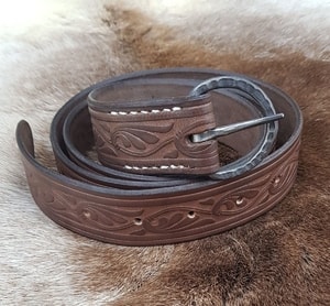 DECORATED LEATHER BELT, BROWN - GÜRTEL{% if kategorie.adresa_nazvy[0] != zbozi.kategorie.nazev %} - LEDERPRODUKTE{% endif %}