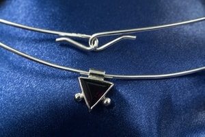 DARIA, COLLIER, GRENAT, ARGENT - BIJOUX À GRENATS{% if kategorie.adresa_nazvy[0] != zbozi.kategorie.nazev %} - BIJOUX EN ARGENT{% endif %}