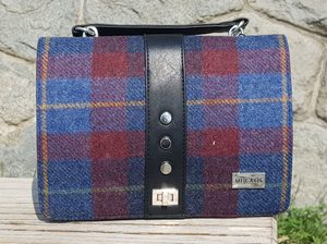 FIONA SHOULDER BAG, RED AND BLUE, WOOL - WOOLEN HANDBAGS & BAGS{% if kategorie.adresa_nazvy[0] != zbozi.kategorie.nazev %} - WOOLEN PRODUCTS, IRELAND{% endif %}