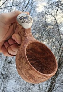 HIRVI, KUKSA BIRKENSCHALE AUS LAPPLAND - GEDECKE UND GESCHIRR{% if kategorie.adresa_nazvy[0] != zbozi.kategorie.nazev %} - HOLZPRODUKTE{% endif %}