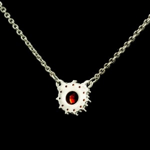 VENERA, PENDANT, GARNET, SILVER - NECKLACES{% if kategorie.adresa_nazvy[0] != zbozi.kategorie.nazev %} - SILVER JEWELLERY{% endif %}