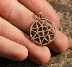 SUN AND CROSS, SMALL, BRONZE PENDANT - PENDANTS, NECKLACES{% if kategorie.adresa_nazvy[0] != zbozi.kategorie.nazev %} - JEWELLERY - BRONZE, ZINC{% endif %}