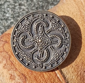 VIKING SWASTIKA THUMBY-BIENEBEK, BROOCH, BRONZE - REPLICA - COSTUME BROOCHES, FIBULAE{% if kategorie.adresa_nazvy[0] != zbozi.kategorie.nazev %} - JEWELLERY - BRONZE, ZINC{% endif %}