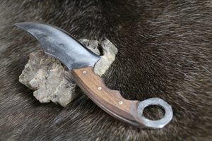 URSUS, HAND FORGED KNIFE - KNIVES{% if kategorie.adresa_nazvy[0] != zbozi.kategorie.nazev %} - WEAPONS - SWORDS, AXES, KNIVES{% endif %}