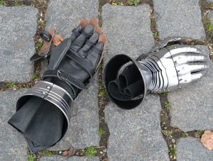 MEDIEVAL FINGER GAUNTELTS, FOR SWORD FIGHT, POLISHED, CZECH TOP QUALITY - ARMOR PARTS{% if kategorie.adresa_nazvy[0] != zbozi.kategorie.nazev %} - ARMOUR HELMETS, SHIELDS{% endif %}