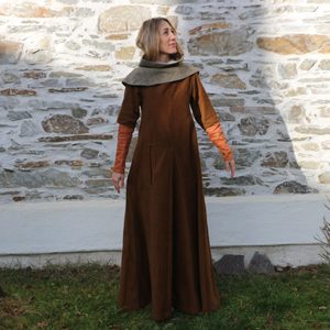 WOMEN'S MEDIEVAL CLOTHING - MIDDLE CLASS BOURGEOIS WOMAN, 2ND HALF OF THE 14TH CENTURY - COSTUMES FOR WOMEN{% if kategorie.adresa_nazvy[0] != zbozi.kategorie.nazev %} - SHOES, COSTUMES{% endif %}