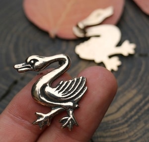 CYGNE, PENDENTIF MÉDIÉVALE, BRONZE - OBJETS EN BRONZE{% if kategorie.adresa_nazvy[0] != zbozi.kategorie.nazev %} - BIJOUTERIE{% endif %}