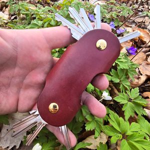 MUSHROOM - LEATHER KEY HOLDER FOR MUSHROOM PICKERS WITH SCREWS, COGNAC - KEYCHAINS, WHIPS, OTHER{% if kategorie.adresa_nazvy[0] != zbozi.kategorie.nazev %} - LEATHER PRODUCTS{% endif %}