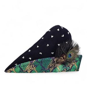 Chapeau médiéval, laine, brocart, plumes