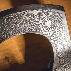 CONNOR LUXURY ETCHED AXE - AXES, POLEWEAPONS{% if kategorie.adresa_nazvy[0] != zbozi.kategorie.nazev %} - WEAPONS - SWORDS, AXES, KNIVES{% endif %}