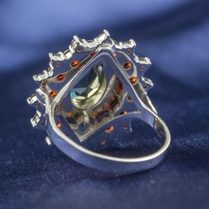 LYNA, CZECH MOLDAVITE, GARNET, SILVER RING - MOLDAVITES, CZECH{% if kategorie.adresa_nazvy[0] != zbozi.kategorie.nazev %} - SILVER JEWELLERY{% endif %}