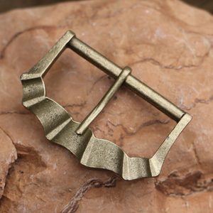 MEDIEVAL BELT BUCKLE ZINC ANT. BRASS 40 MM - BOUCLES DE CEINTURE ET RIVETS DÉCORATIFS{% if kategorie.adresa_nazvy[0] != zbozi.kategorie.nazev %} - CUIR : PRODUITS ET OUTILS{% endif %}