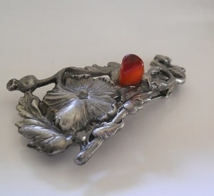 HAIR BROOCH WITH CARNELIAN