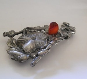 HAIR BROOCH WITH CARNELIAN - MODESCHMUCK{% if kategorie.adresa_nazvy[0] != zbozi.kategorie.nazev %} - SCHMUCKSTÜCKE{% endif %}