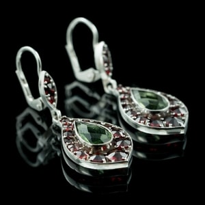 BRANKA, SILVER EARRINGS, MOLDAVITE, GARNET - MOLDAVITES, CZECH{% if kategorie.adresa_nazvy[0] != zbozi.kategorie.nazev %} - SILVER JEWELLERY{% endif %}