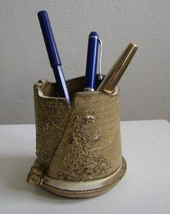 PEN POT - OLD CASTLE, CERAMIC - TRADITIONAL CZECH CERAMICS{% if kategorie.adresa_nazvy[0] != zbozi.kategorie.nazev %} - CERAMICS, GLASS{% endif %}