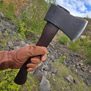 KANADISCHE GESCHMIEDETE AXT - FRASER