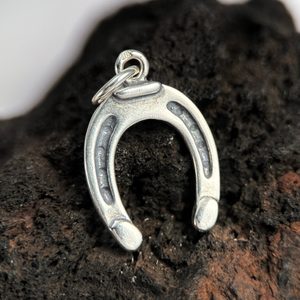 Pendentif en fer à cheval