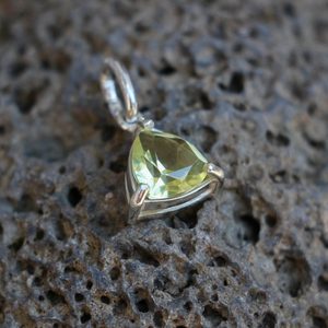 TRIANGULAR, SILVER PENDANT, CITRINE, AG 925 - PENDANTS WITH GEMSTONES, SILVER{% if kategorie.adresa_nazvy[0] != zbozi.kategorie.nazev %} - SILVER JEWELLERY{% endif %}