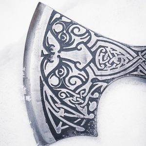 AXE OF PERUN, ETCHED WITH LEATHER - AXES, POLEWEAPONS{% if kategorie.adresa_nazvy[0] != zbozi.kategorie.nazev %} - WEAPONS - SWORDS, AXES, KNIVES{% endif %}