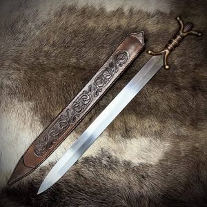 LEATHER SCABBARD FOR THE SWORD FIONN HAND CARVED - ANCIENT SWORDS - CELTIC, ROMAN{% if kategorie.adresa_nazvy[0] != zbozi.kategorie.nazev %} - WEAPONS - SWORDS, AXES, KNIVES{% endif %}