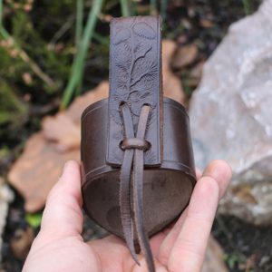 MOOSE LEATHER HORN HOLDER - GIFT FOR HUNTERS - DRINKING HORNS{% if kategorie.adresa_nazvy[0] != zbozi.kategorie.nazev %} - HORN PRODUCTS{% endif %}