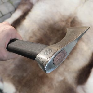 CARPATHIA VALASKA TRADITIONAL FORGED CARPATHIAN AXE - ETCHED - AXES, POLEWEAPONS{% if kategorie.adresa_nazvy[0] != zbozi.kategorie.nazev %} - WEAPONS - SWORDS, AXES, KNIVES{% endif %}