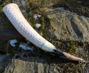 BORRE, ENGRAVED DRINKING HORN, DELUXE EDITION - DRINKING HORNS{% if kategorie.adresa_nazvy[0] != zbozi.kategorie.nazev %} - HORN PRODUCTS{% endif %}