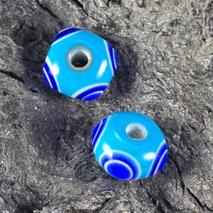 Perle celtique en verre à décor oculé, Moravie, réplique, Hallstatt