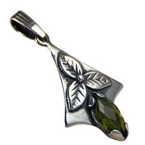 SHAMROCK, silver pendant, moldavite