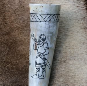 VIKING WARRIOR'S SIGNAL HORN 38 CM - CORNES DE SIGNAUX{% if kategorie.adresa_nazvy[0] != zbozi.kategorie.nazev %} - CORNES{% endif %}