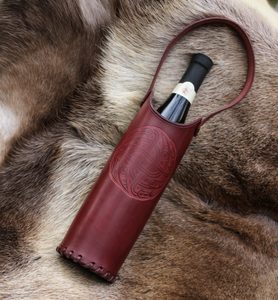 LEATHER WINE  BOTTLE HOLDER VENDEL - FLASCHEN{% if kategorie.adresa_nazvy[0] != zbozi.kategorie.nazev %} - LEDERPRODUKTE{% endif %}