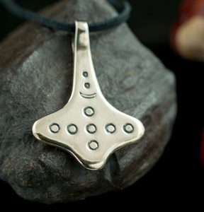 THOR’S HAMMER, NORWAY, BRONZE - BRONZE HISTORICAL JEWELS{% if kategorie.adresa_nazvy[0] != zbozi.kategorie.nazev %} - JEWELLERY - BRONZE, ZINC{% endif %}