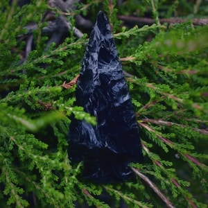 BLACK OBSIDIAN ARROWHEAD - DECORATIVE MINERALS AND ROCKS{% if kategorie.adresa_nazvy[0] != zbozi.kategorie.nazev %} - MOLDAVITES, MINERALS, FOSSILS{% endif %}