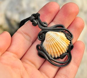 SEA PENDANT - SHELL - SCHMUCK MIT STEINEN{% if kategorie.adresa_nazvy[0] != zbozi.kategorie.nazev %} - SCHMUCKSTÜCKE{% endif %}