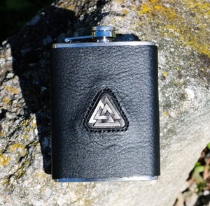 HIP FLASK, VALKNUT - BOTTLES, HIP FLASKS{% if kategorie.adresa_nazvy[0] != zbozi.kategorie.nazev %} - LEATHER PRODUCTS{% endif %}