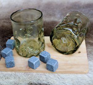 WHISKEY GREEN GLASS, GIFT SET 2 GLASSES + 6 CUBES - HISTORICAL GLASS{% if kategorie.adresa_nazvy[0] != zbozi.kategorie.nazev %} - CERAMICS, GLASS{% endif %}