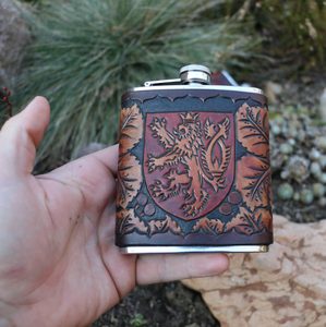 BOHEMIA, HIP FLASK HAND CARVED - FLASQUES ET GOURDES EN CUIR{% if kategorie.adresa_nazvy[0] != zbozi.kategorie.nazev %} - CUIR : PRODUITS ET OUTILS{% endif %}