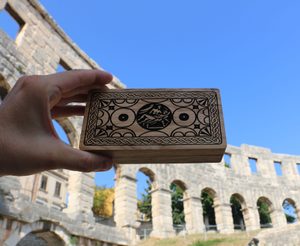 SPINTRIAE, Roman tokens and a wooden box - 7 days of fun